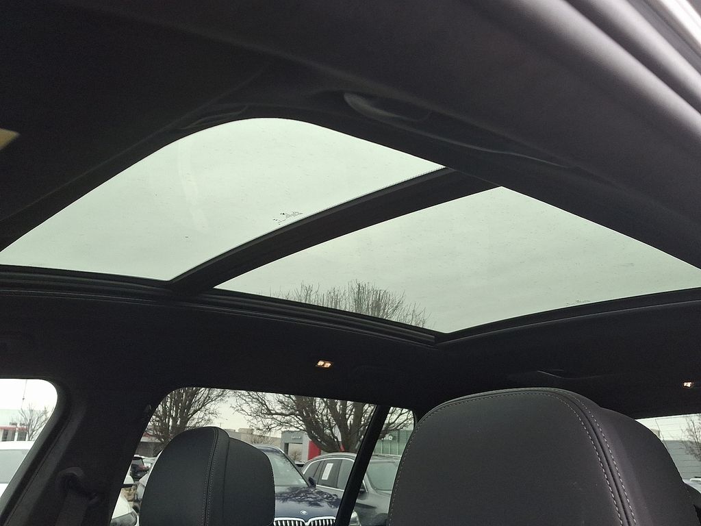 Thumbnail: 2024 BMW X7 - 17