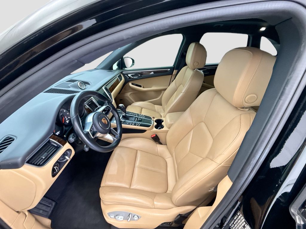 Thumbnail: 2018 Porsche Macan - 18