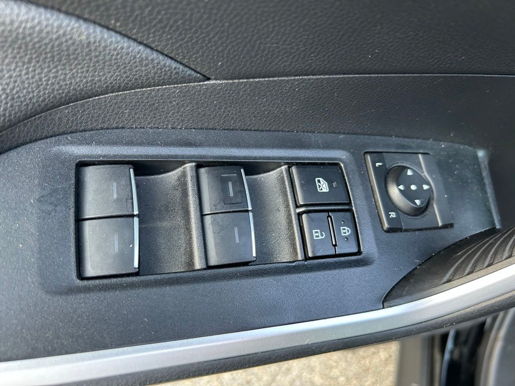 2024 Toyota RAV4 XLE 17