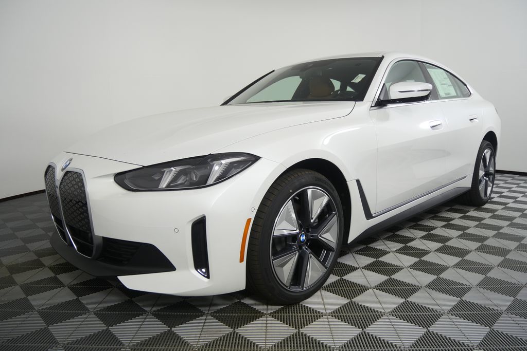 Thumbnail: 2026 BMW i4 - 7