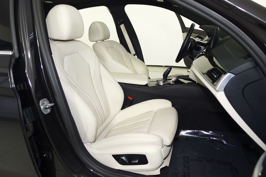 Thumbnail: 2021 BMW 5 Series - 19