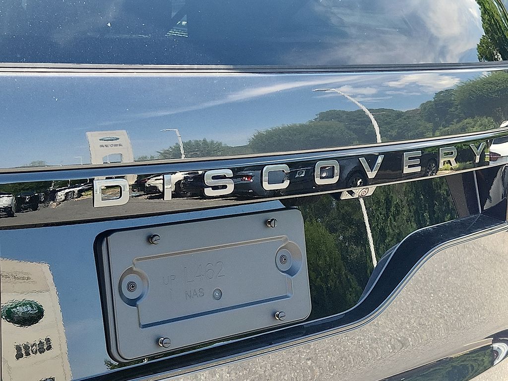 Thumbnail: 2025 Land Rover Discovery - 12