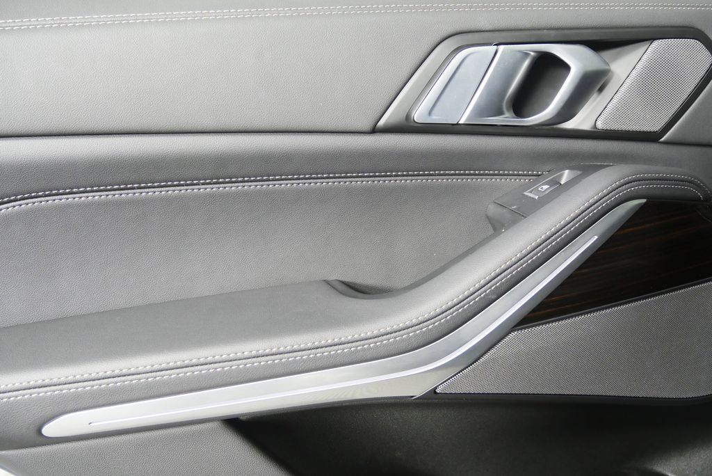 Thumbnail: 2025 BMW X5 - 14