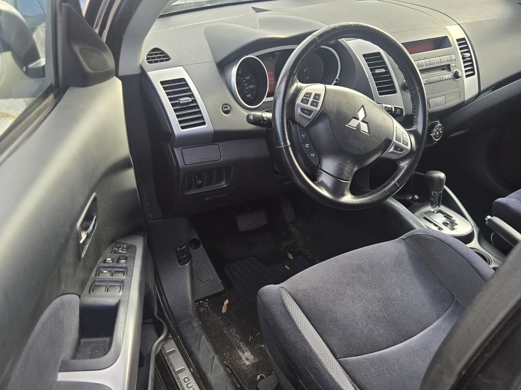 2010 Mitsubishi Outlander - $2,995