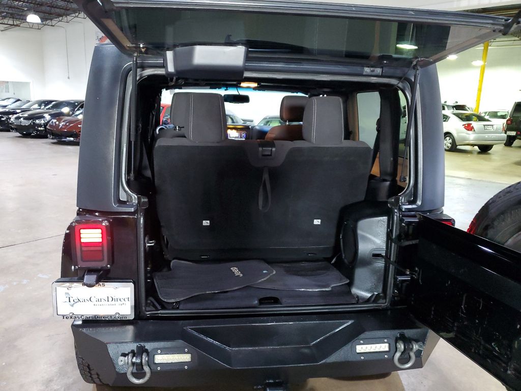 2013 Jeep Wrangler Sahara 38