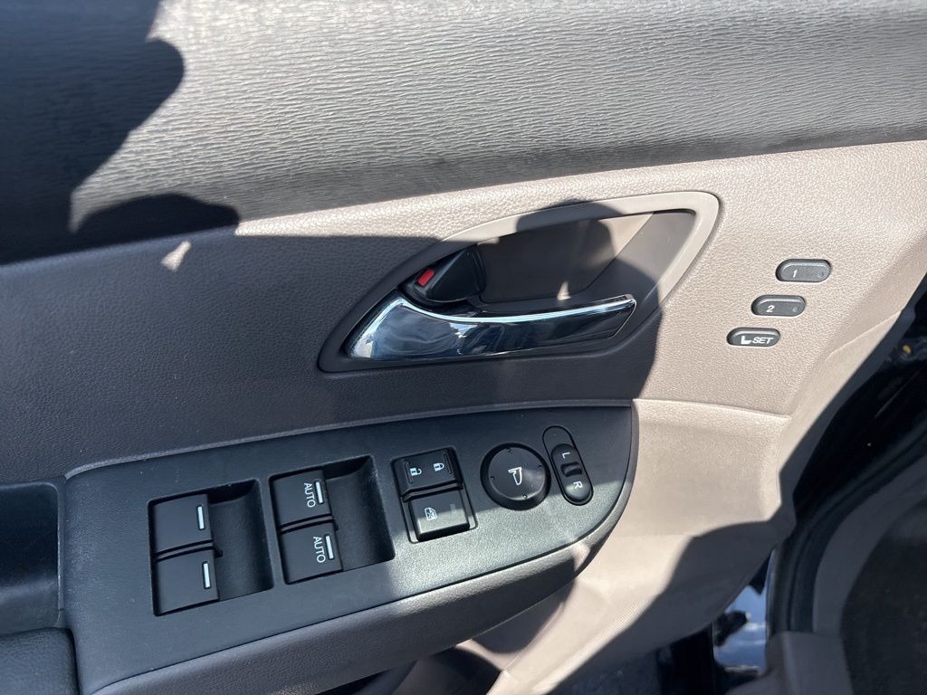 2015 Honda Odyssey Touring Elite photo 31