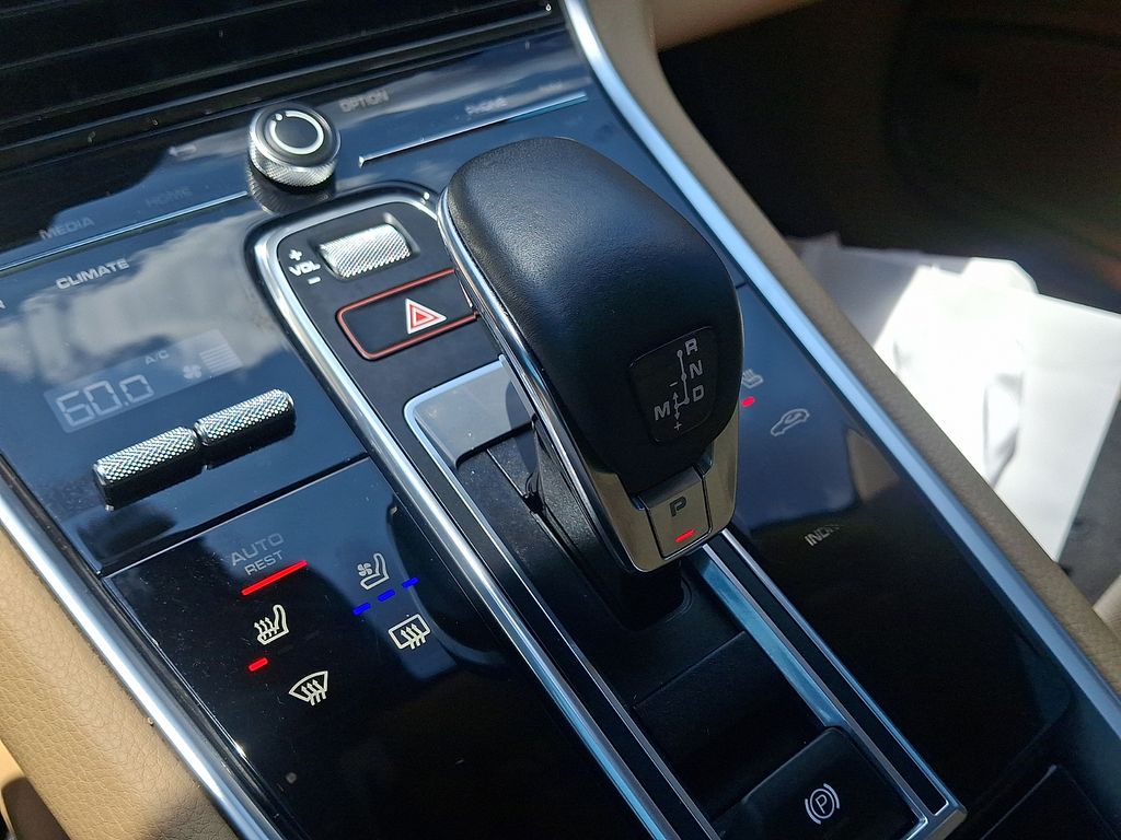 Thumbnail: 2023 Porsche Panamera - 18