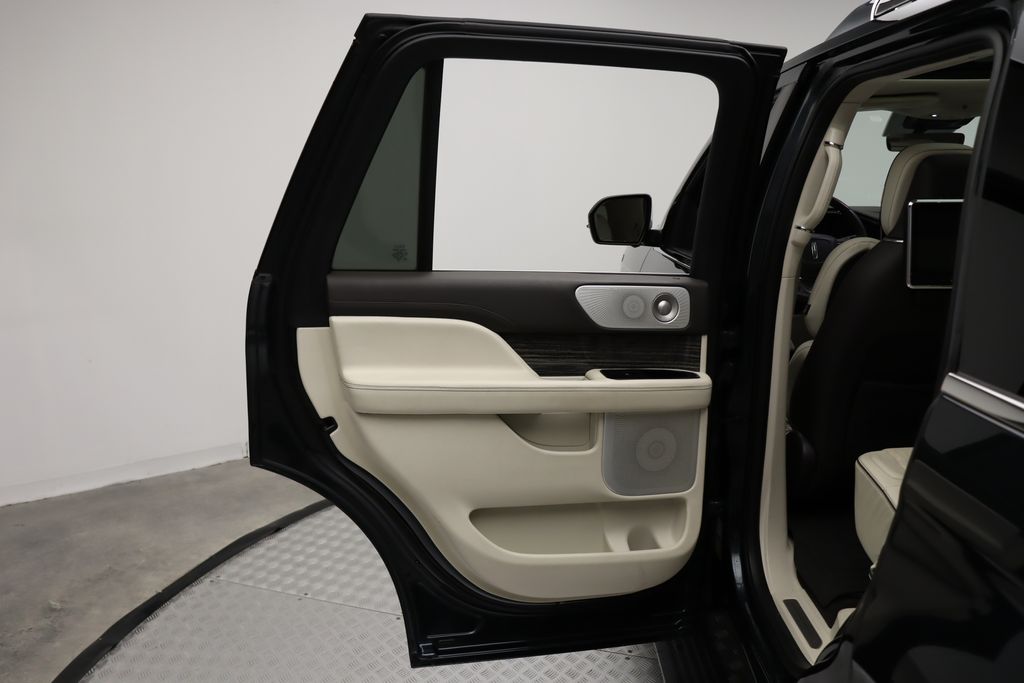 Thumbnail: 2021 Lincoln Navigator - 21