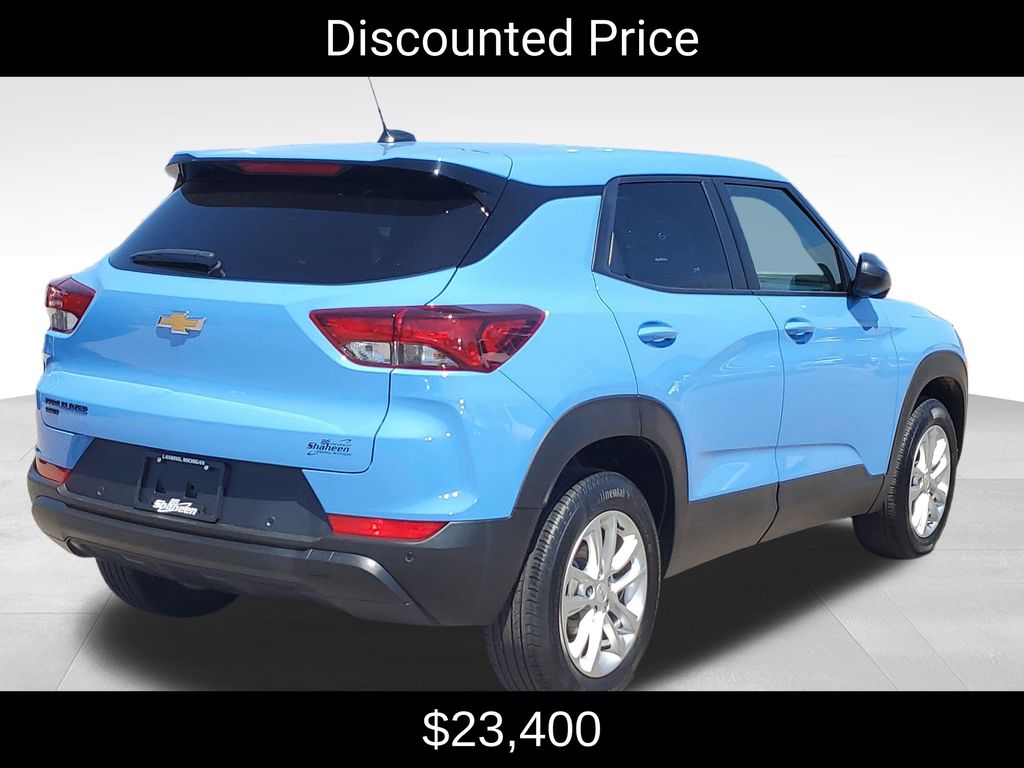 View vehicle photo 3