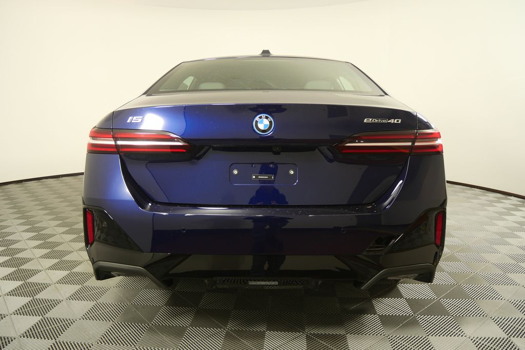 Thumbnail: 2026 BMW i5 - 4