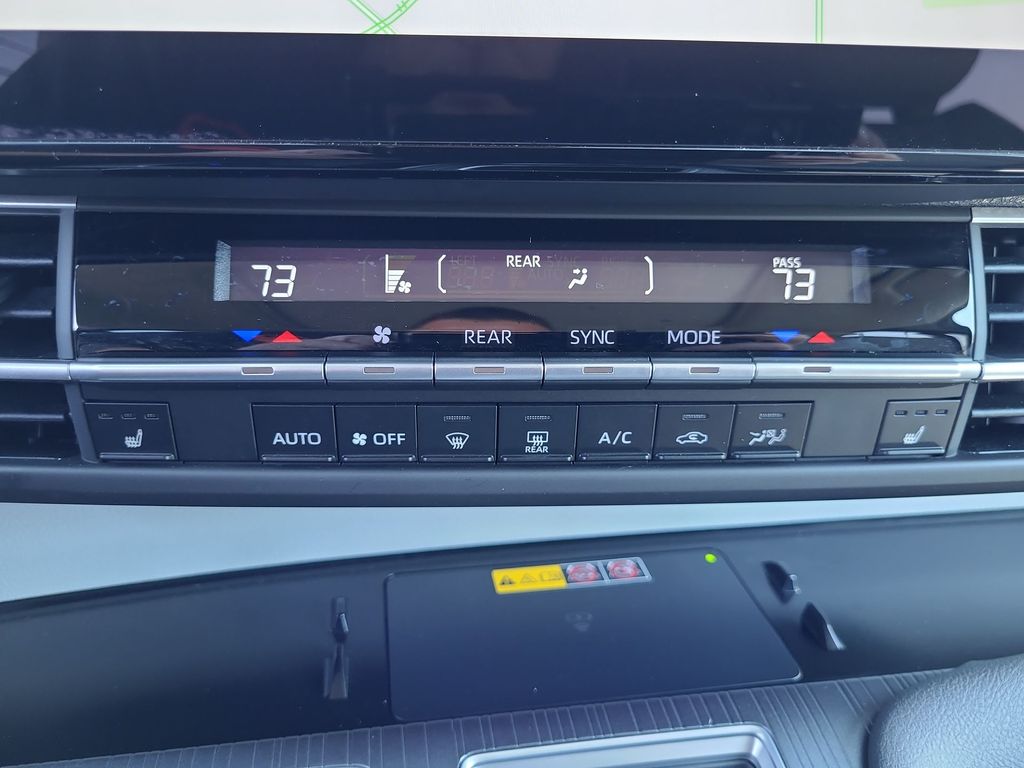 2025 Toyota Sienna XLE 19