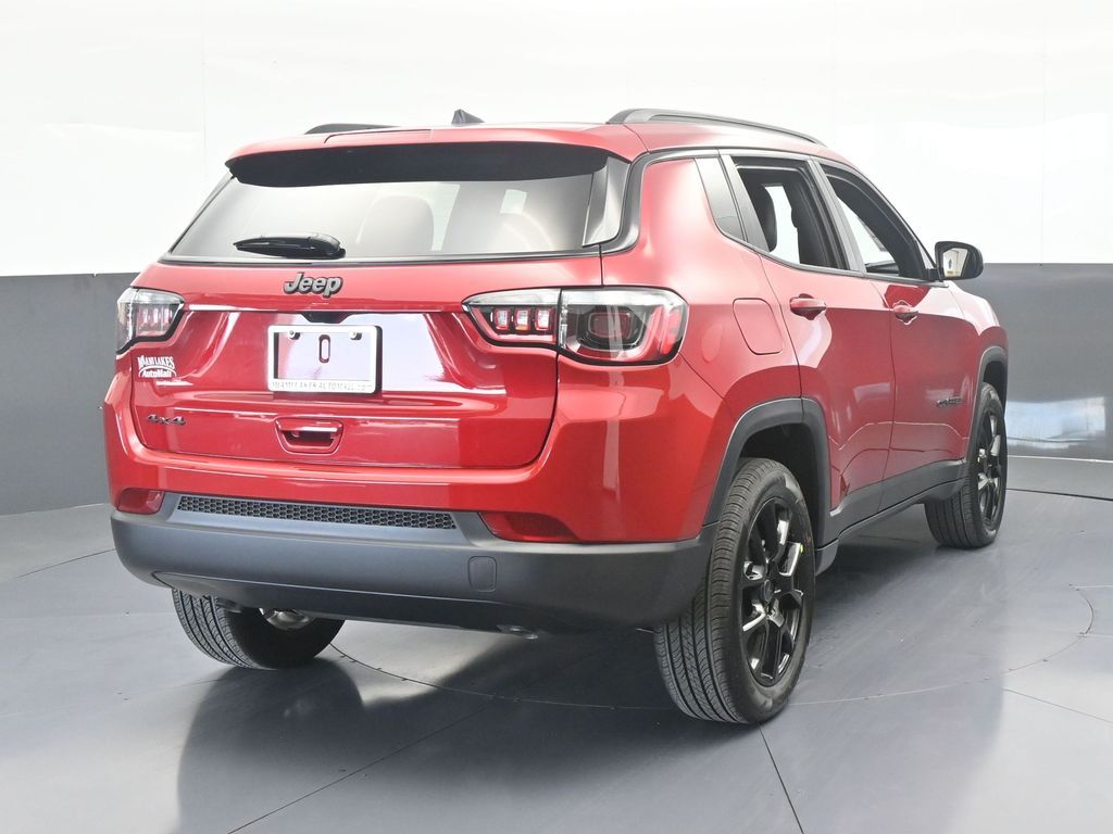 New 2026 Red Hot Pearlcoat Jeep Latitude image 5