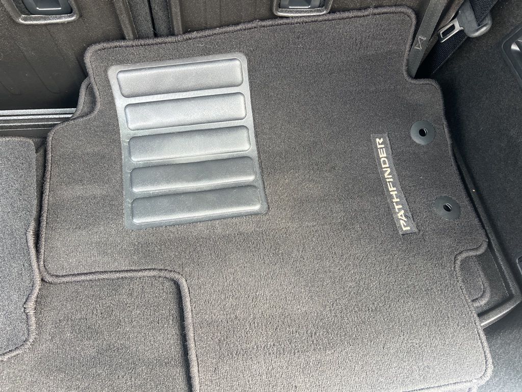 2023 Nissan Pathfinder Platinum photo