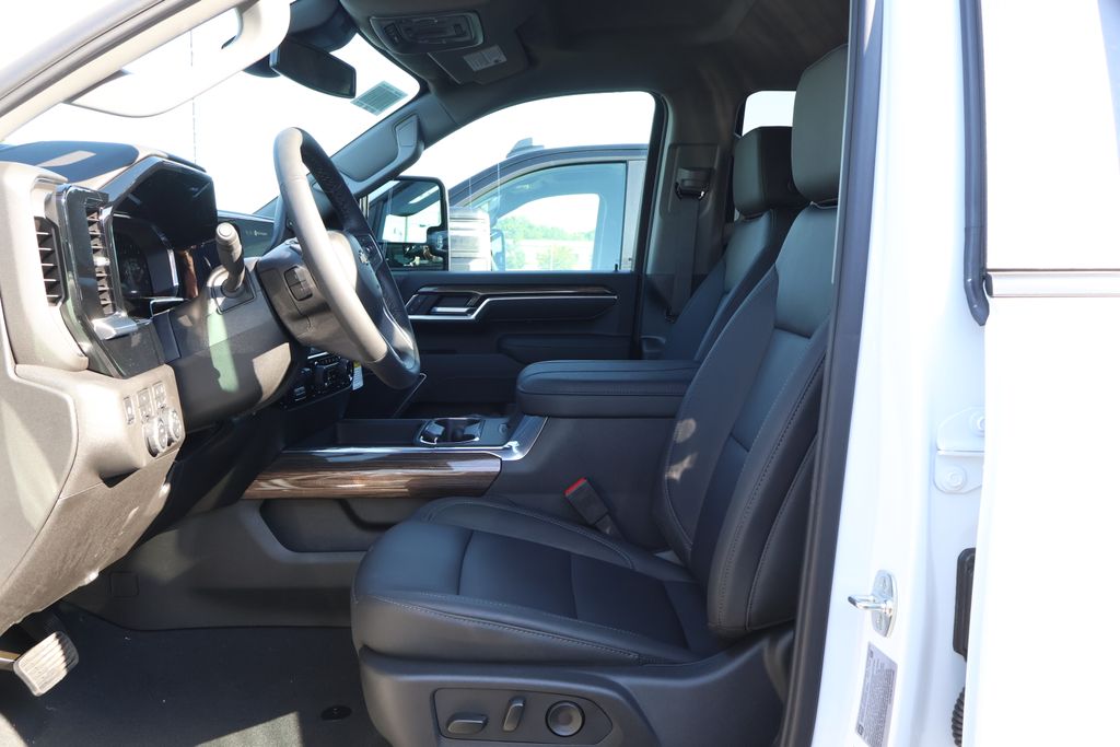 Thumbnail: 2026 Chevrolet Silverado 2500 - 13