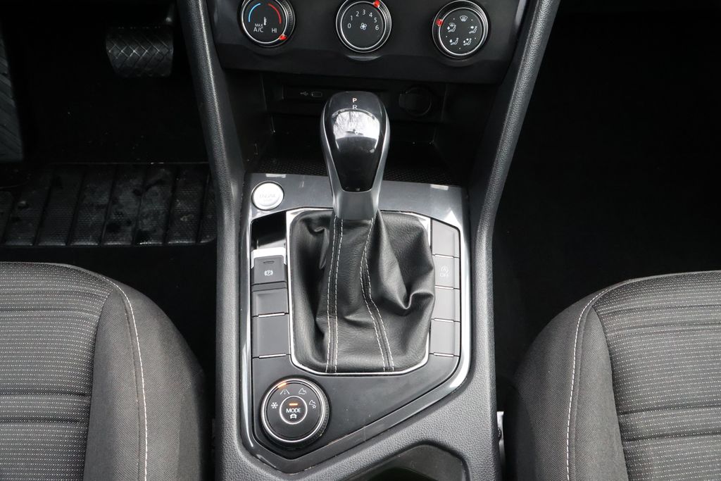 Thumbnail: 2022 Volkswagen Tiguan - 19