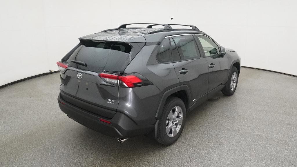 2025 Toyota RAV4 XLE 14