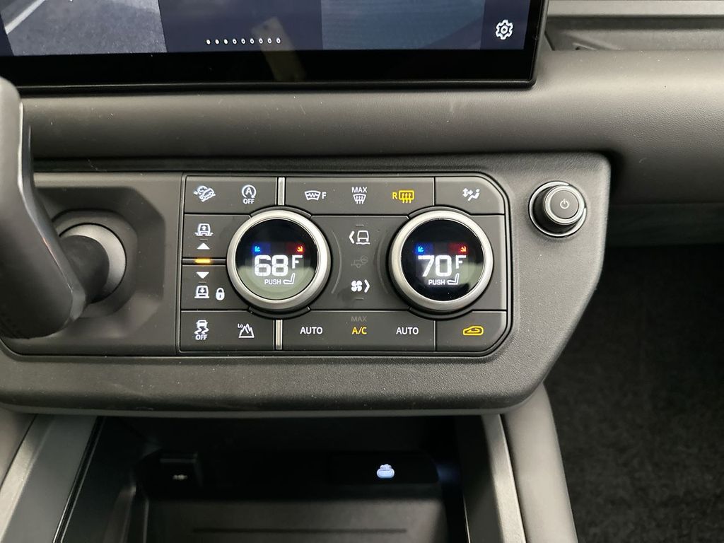 2025 Land Rover Defender 130 14