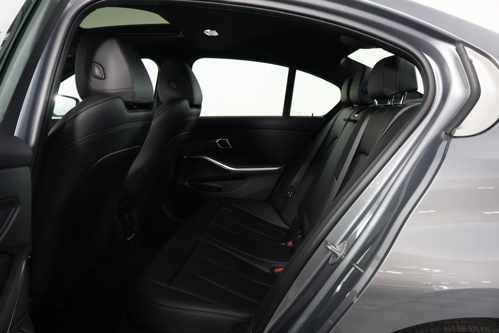 Thumbnail: 2026 BMW 3 Series - 6