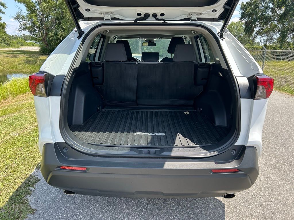 2023 Toyota RAV4 XLE 10