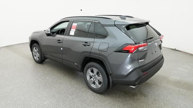 2025 Toyota RAV4 XLE 2