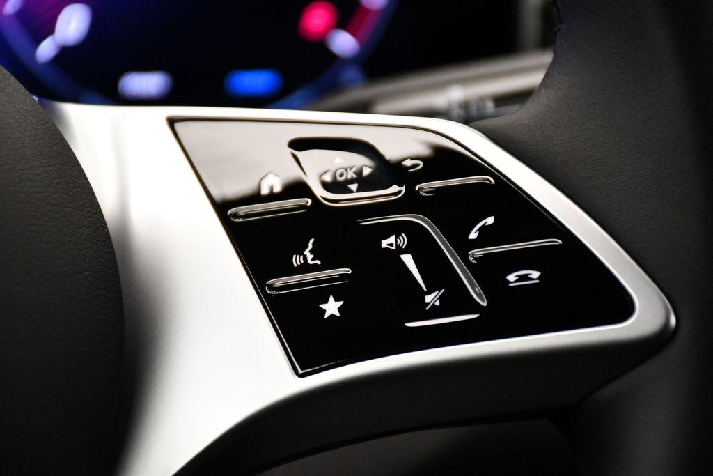 Thumbnail: 2025 Mercedes-Benz GLC - 23