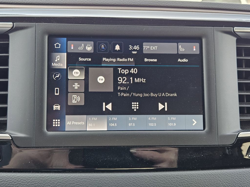 2023 Chrysler Voyager