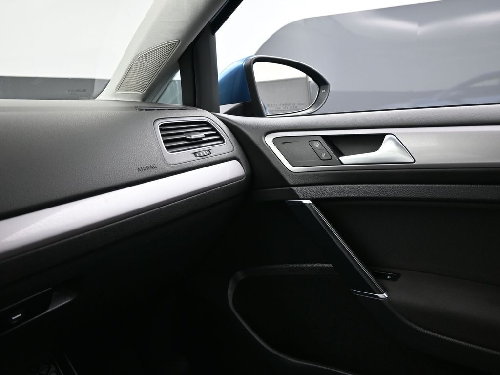 2016 Volkswagen e-Golf SE