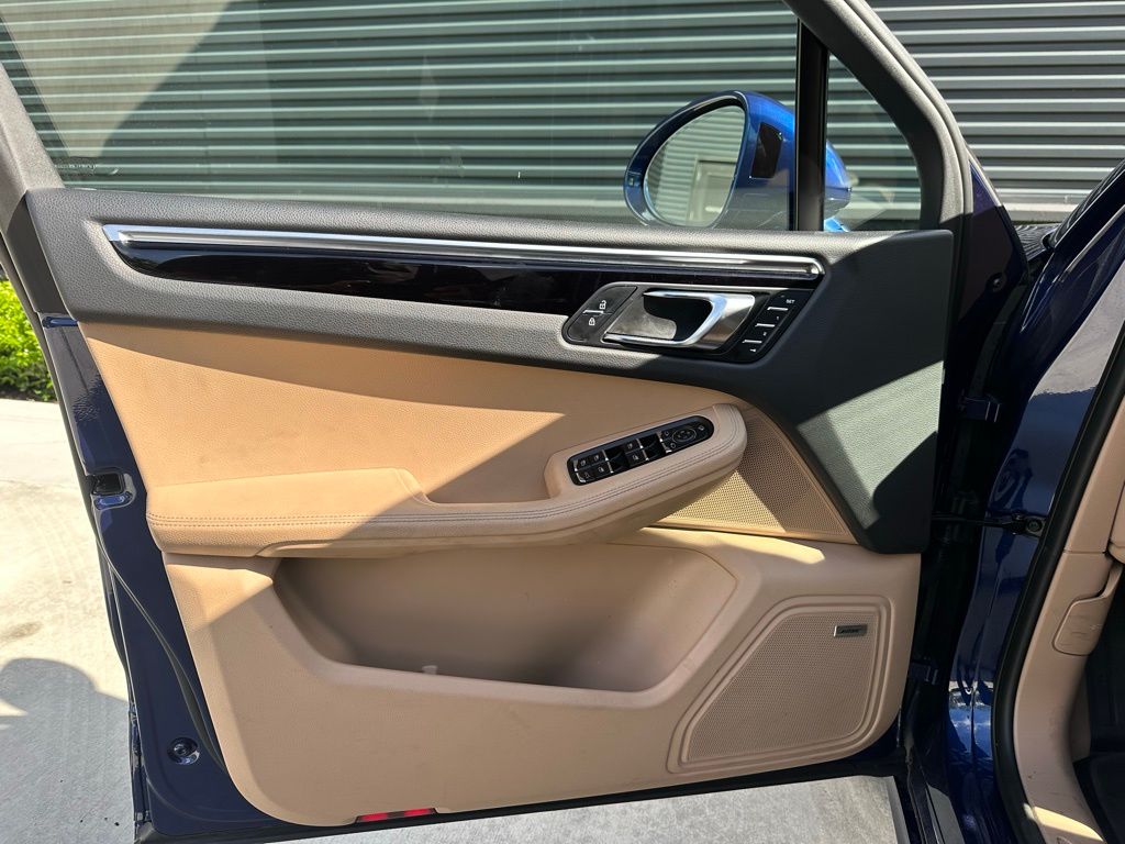 2023 Porsche Macan  14