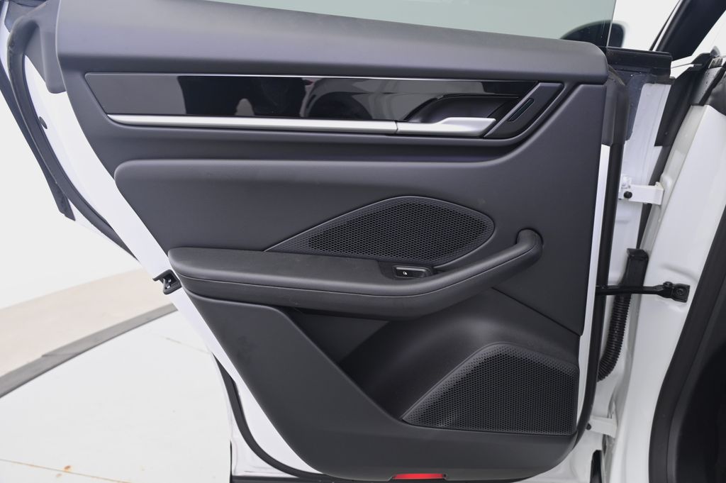 Thumbnail: 2024 Porsche Macan - 30