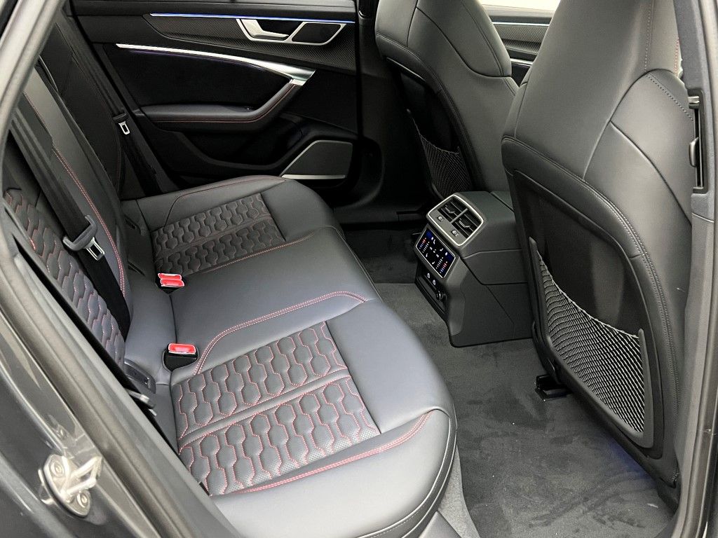 Thumbnail: 2026 Audi RS 6 - 12