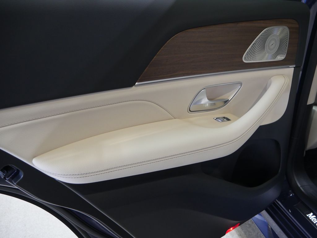 Thumbnail: 2026 Mercedes-Benz GLE - 22