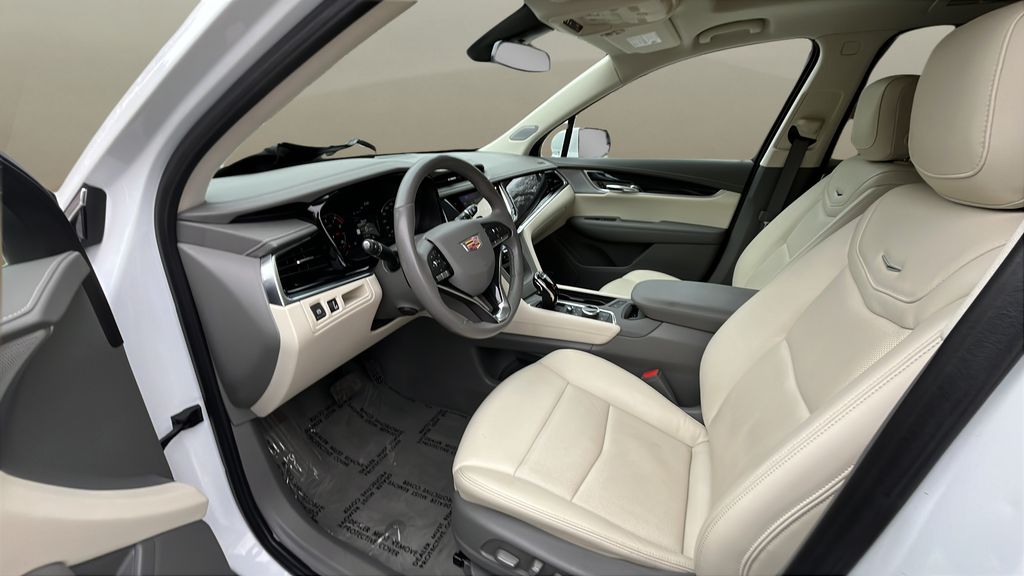 used 2024 Cadillac XT6 car, priced at $44,250