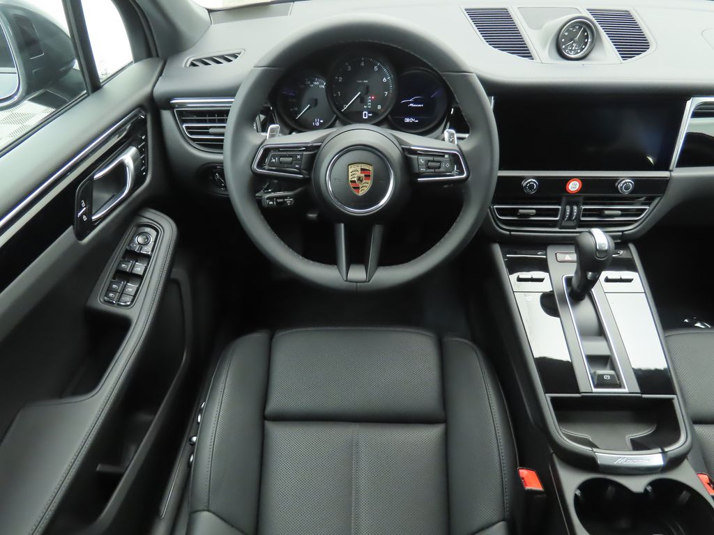 Thumbnail: 2025 Porsche Macan - 13
