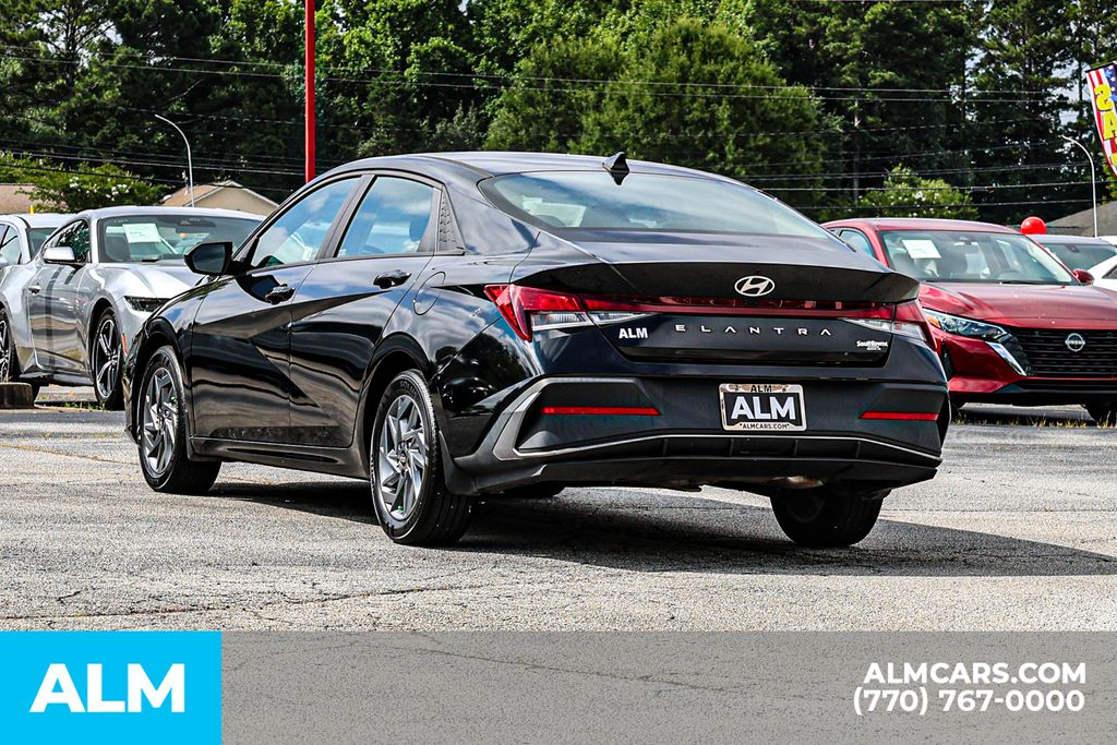 Used 2024 Black Hyundai SEL image 6