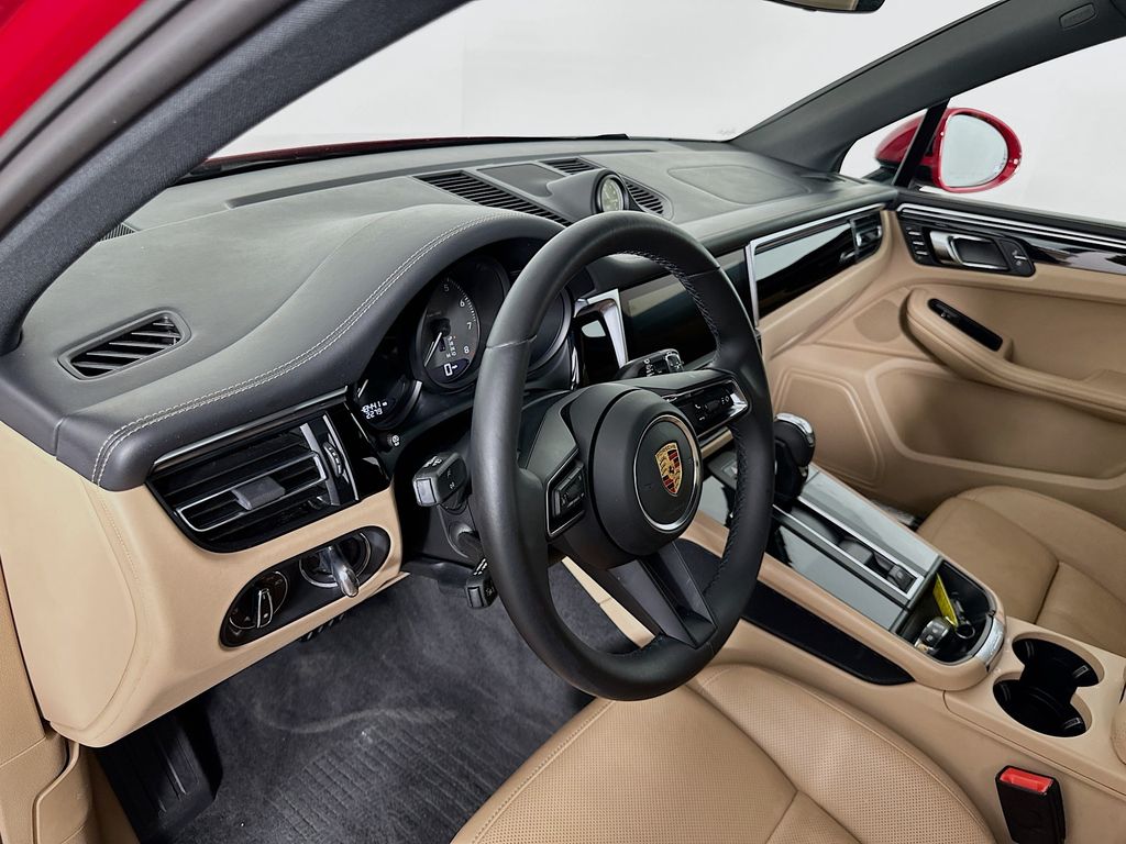 Thumbnail: 2023 Porsche Macan - 9