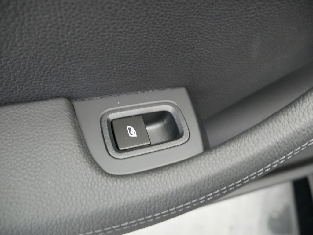 Thumbnail: 2026 Porsche Panamera - 20