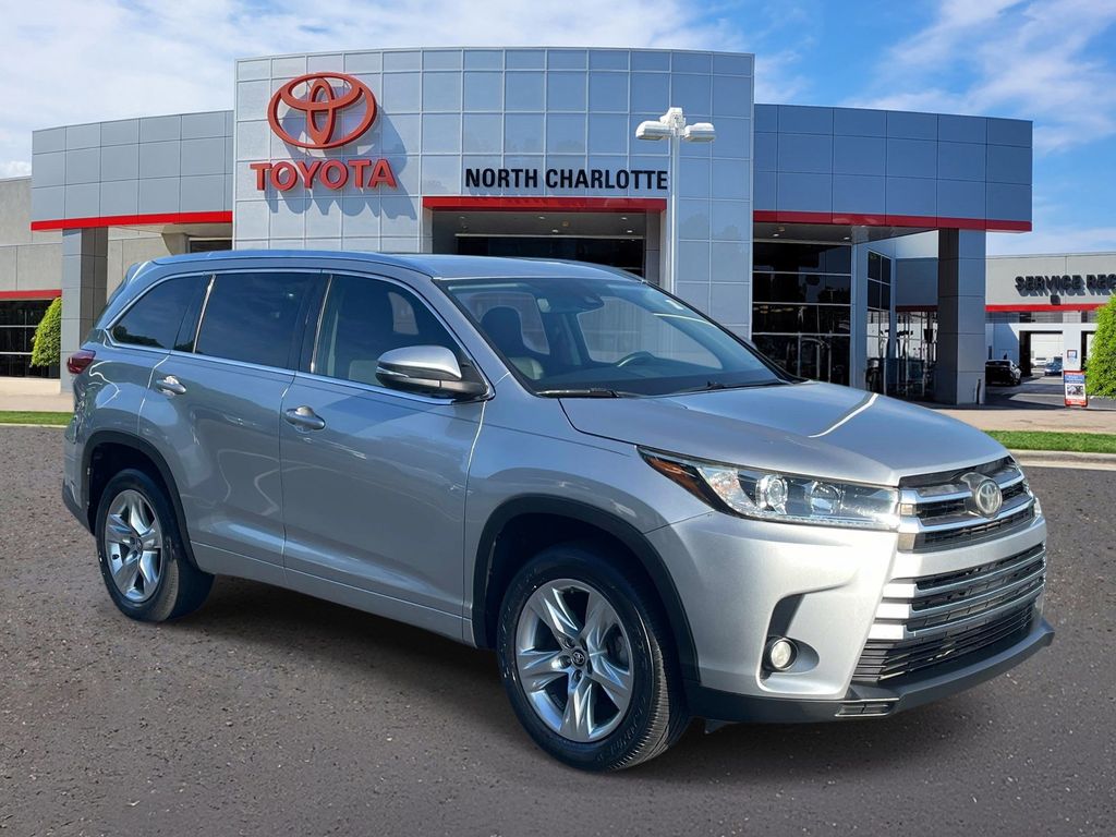 Celestial Silver Metallic 2017 Toyota Highlander SUV / Crossover Front-Wheel Drive 8-Speed Automatic