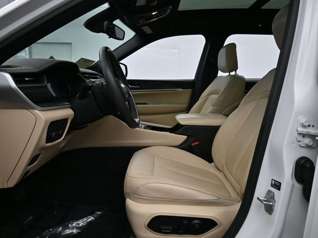 Used 2023 Bright White Clearcoat Jeep Limited image 12