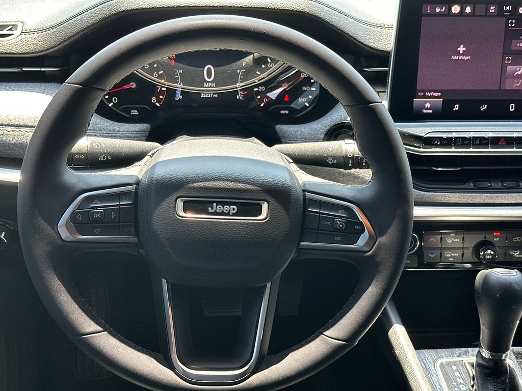 Used 2023 Black Jeep Latitude Lux image 23
