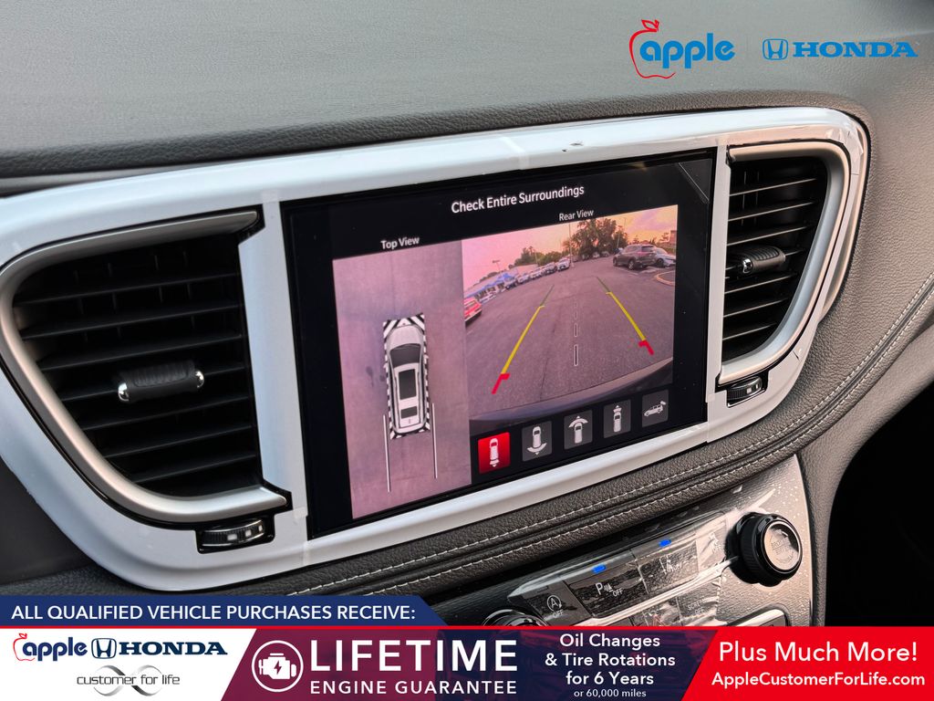 2026 Chrysler Pacifica Select