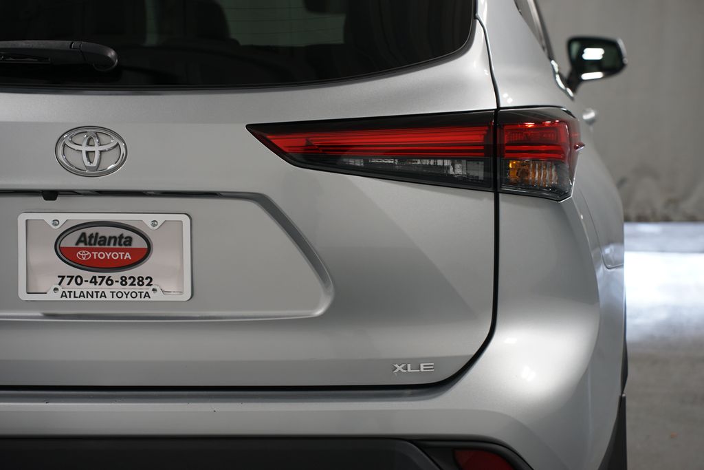 Thumbnail: 2023 Toyota Highlander - 10