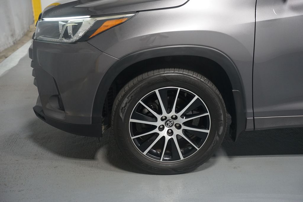 Thumbnail: 2018 Toyota Highlander - 5