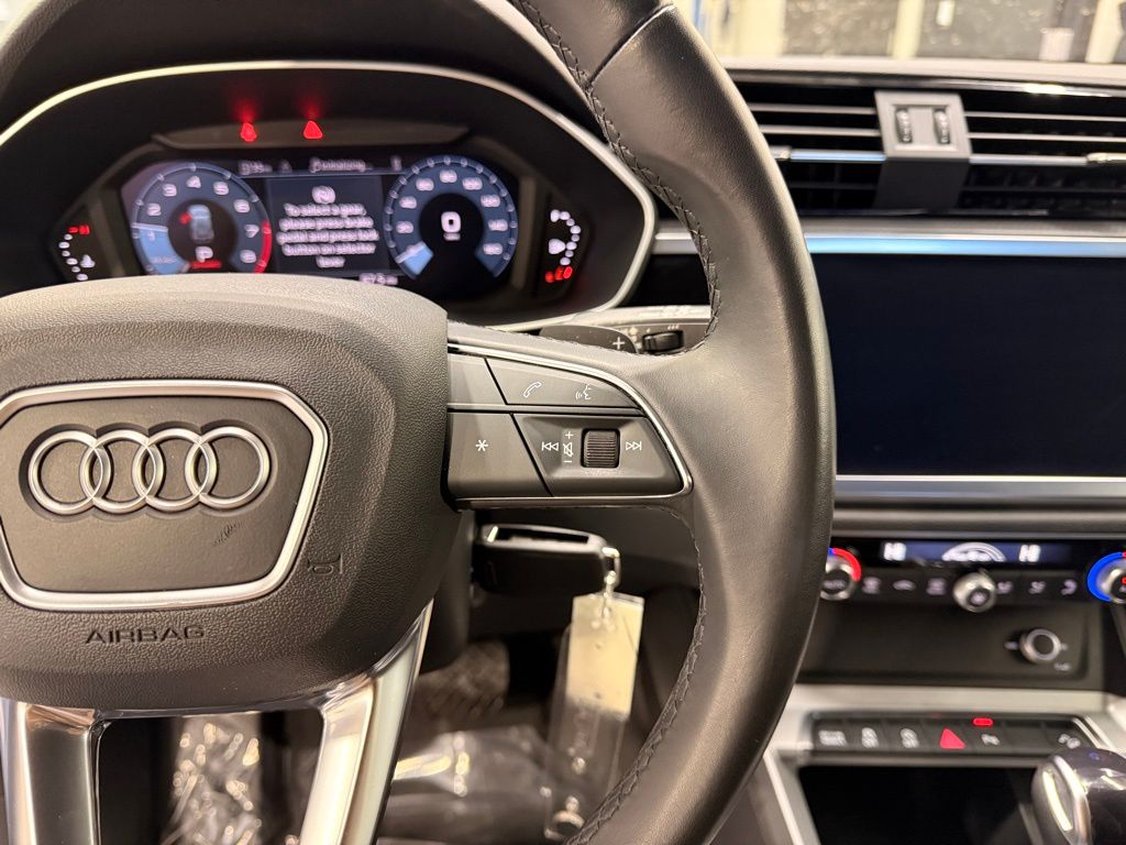 Thumbnail: 2022 Audi Q3 - 14