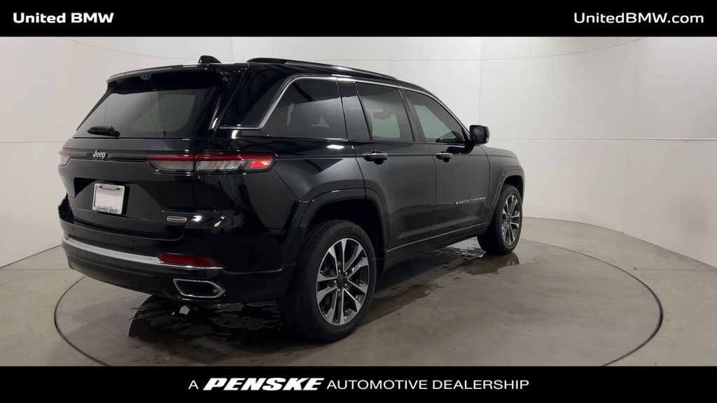 2023 Jeep Grand Cherokee Overland 8