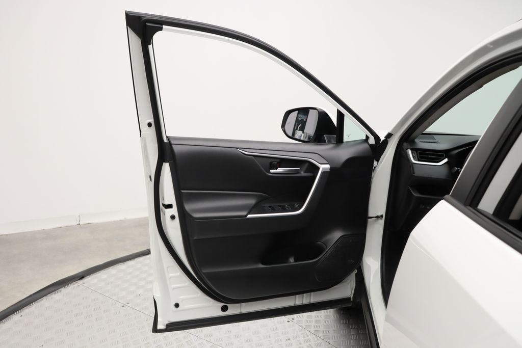 Thumbnail: 2023 Toyota RAV4 - 16