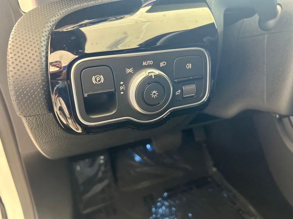 Used 2025 White Mercedes-Benz CLA 250 image 39