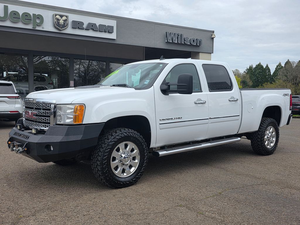Summit White 2013 GMC Sierra 2500HD Denali Crew Cab SB 4WD Pickup Truck Four-Wheel Drive 6-Speed Automatic