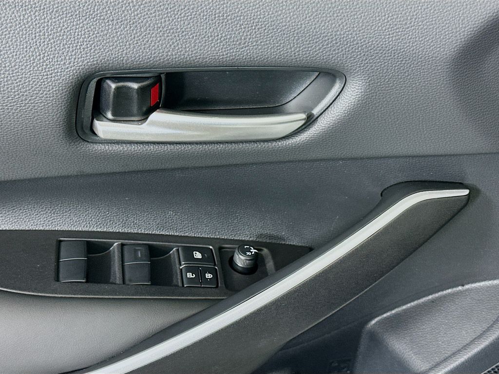 Thumbnail: 2025 Toyota Corolla - 18