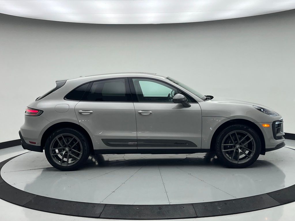Thumbnail: 2025 Porsche Macan - 10