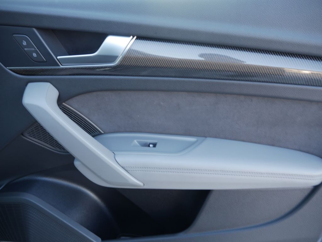 Thumbnail: 2023 Audi SQ5 - 26